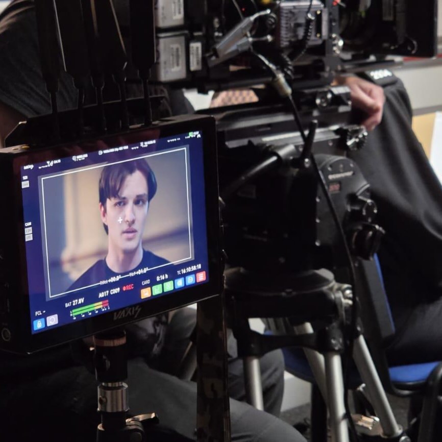 Love a BTS pic! Well done to our lovely Sean who has wrapped! Sean plays one of the lead characters in a new groundbreaking interactive film/game hybrid. Well done to both @treetopfilmandanimation and @stori_mode on a really organised production! We can’t wait to see it! #southwalesactor #southwalesfilm #talentagent