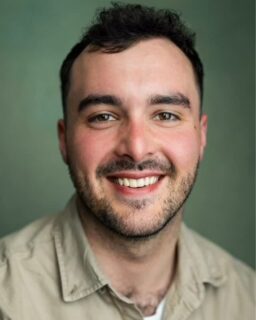 Iestyn is in the studio today recording the VO for a new campaign! He’s also confirmed for the shoot! Double success! Well done Iestyn! #onset #voiceover #smashedit #welshactor