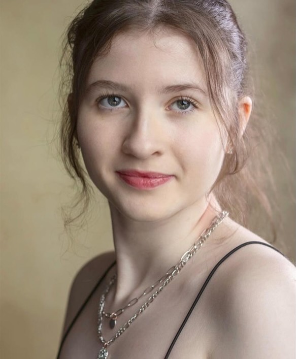 Megan only went and bagged herself the lead role in a HUGE new awareness campaign! Well done Megan! So proud to be not only your agent but your favourite drama teacher! Sending you lots of good vibes for your remaining exams ❤️ #welshactor #gotthejob #onset